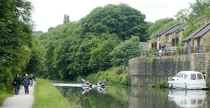*F1*5Gh* Setup For Your Most Relaxed & Amazing Stay + Free Parking + Free Fast Wifi * Leeds  0*, Leeds (West Yorkshire)